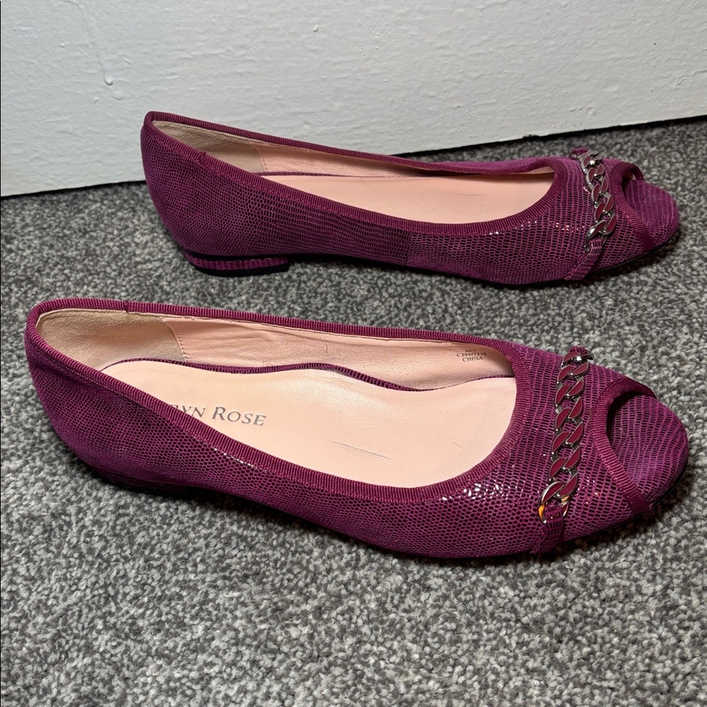 Taryn Rose Plum Peep-Toe Flats with Chain Accent size 6.5M - Picture 4 of 8